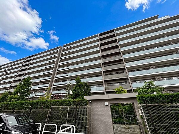 忙しく過ぎゆく日常を置き去るほど、ゆったりした時間が流れる住環境。※CG加工により晴天にしています。