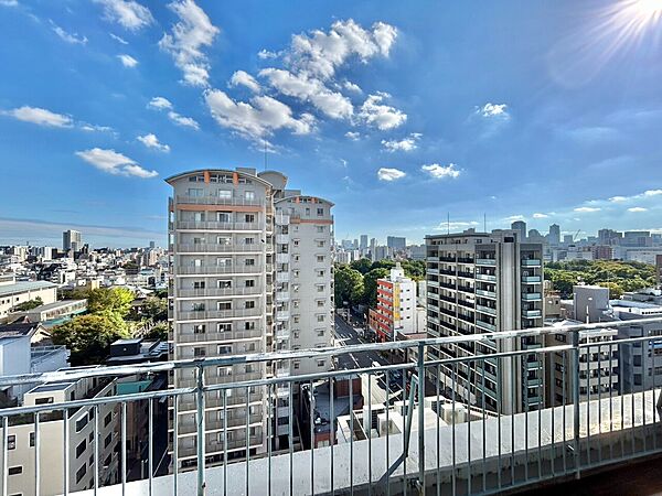 眺望や窓からの景色が良いと、家で過ごす時間も快適です。