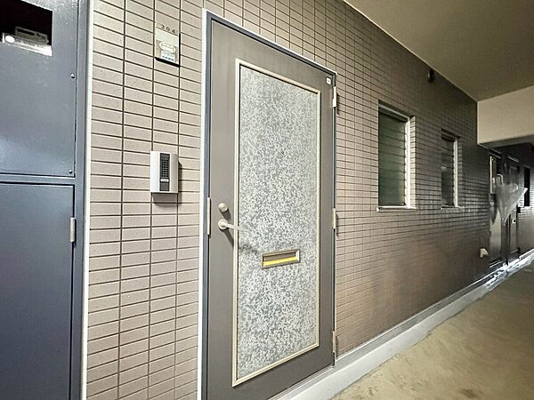 清潔感のある落ち着いた雰囲気の玄関です。