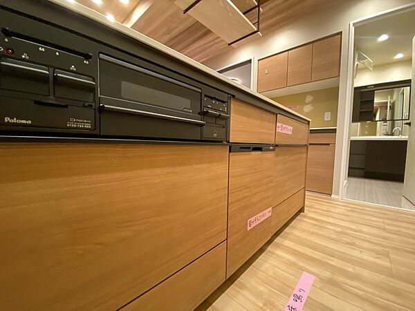 使いやすくスタイリッシュなキッチン空間になっております。
