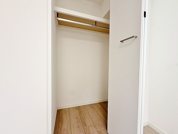 収納スペースが付いていて、お部屋を広く使っていただけます。