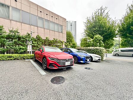 駐車スペースが嬉しいですね。※空き状況は都度ご確認下さい。