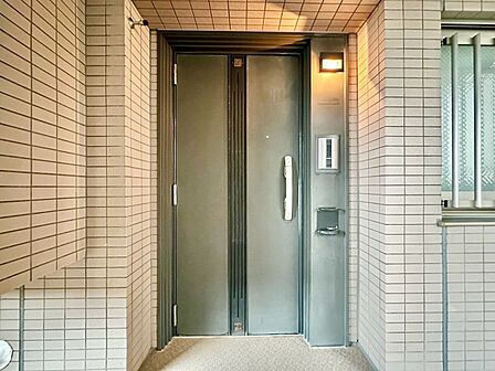 清潔感のある落ち着いた雰囲気の玄関です。