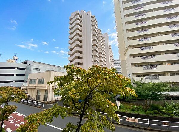 陽当たり・通風・開放感に恵まれた環境です。