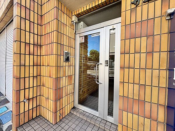 上質感漂う玄関アプローチです。