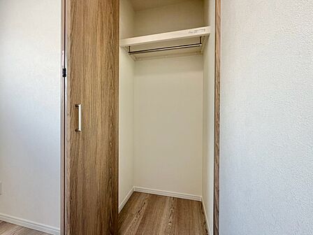 収納スペースが付いていて、お部屋を広く使っていただけます。