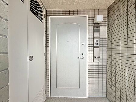 清潔感のある落ち着いた雰囲気の玄関です。