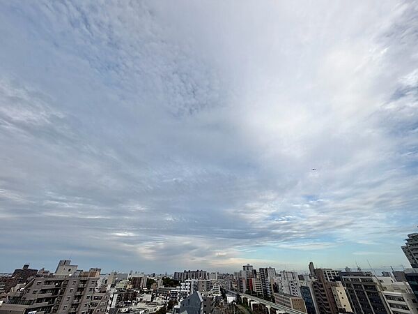 陽当たり・通風・開放感に恵まれた環境です。