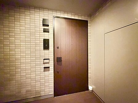 清潔感のある落ち着いた雰囲気の玄関です。