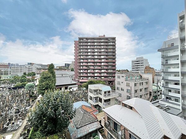 陽当たり・通風・開放感に恵まれた環境です。