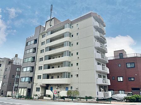 飽きのこないシンプルモダンな外観です。