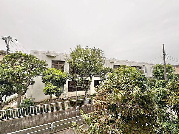 陽当たり・通風・開放感に恵まれた環境です。