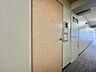 玄関：清潔感のある落ち着いた雰囲気の玄関です。