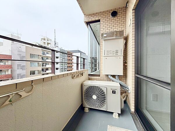 朝の澄んだ空気や、夕方に吹く清々しい風を感じられるバルコニー。