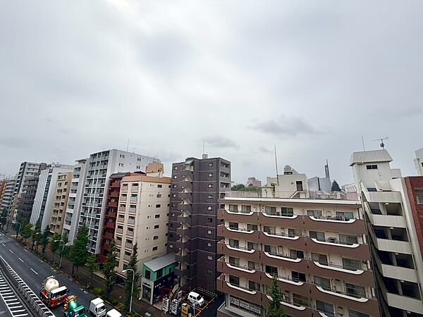 陽当たり・通風・開放感に恵まれた環境です。