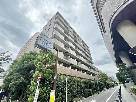 飽きのこないシンプルモダンな外観です。