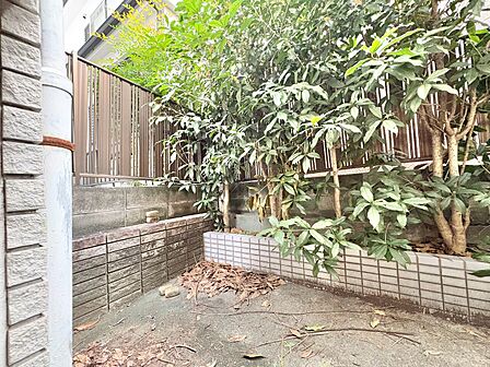陽当たり・通風・開放感に恵まれた環境です。
