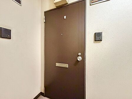 清潔感のある落ち着いた雰囲気の玄関です。