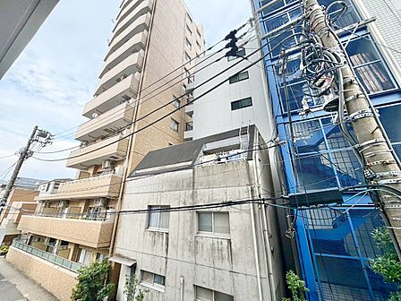 陽当たり・通風・開放感に恵まれた環境です。