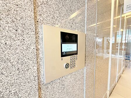 誰が来てもわかる様にモニター付きインターホンを設置。