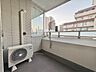 バルコニー：朝の澄んだ空気や、夕方に吹く清々しい風を感じられるバルコニー。