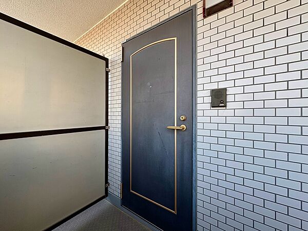 清潔感のある落ち着いた雰囲気の玄関です。