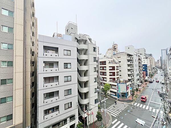 陽当たり・通風・開放感に恵まれた環境です。