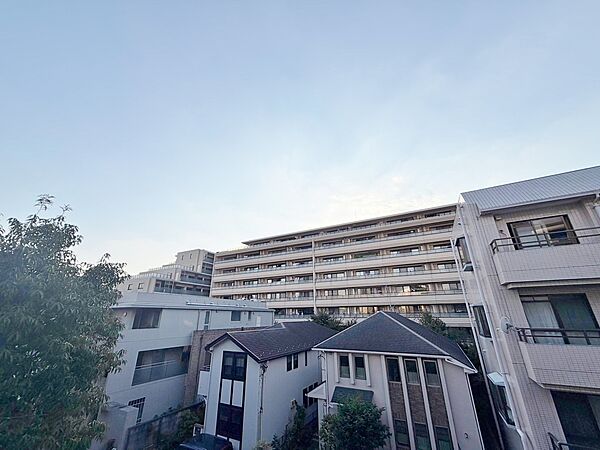 眺望や窓からの景色が良いと、家で過ごす時間も快適です。