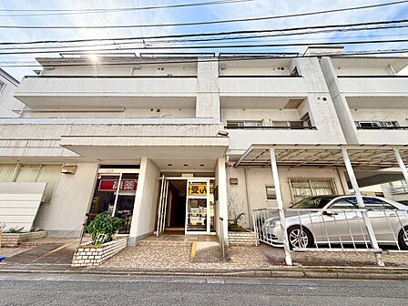飽きのこないシンプルモダンな外観です。