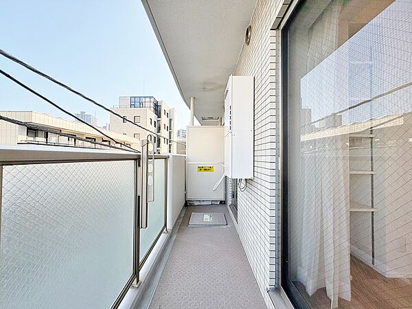 朝の澄んだ空気や、夕方に吹く清々しい風を感じられるバルコニー。