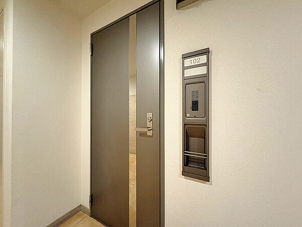 清潔感のある落ち着いた雰囲気の玄関です。