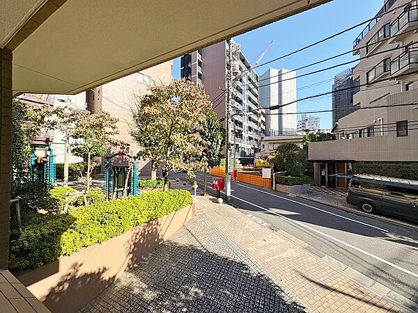 陽当たり・通風・開放感に恵まれた環境です。