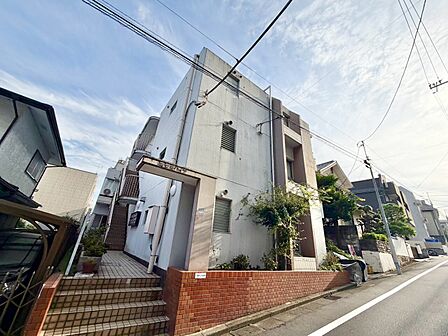 飽きのこないシンプルモダンな外観です。
