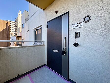 清潔感のある落ち着いた雰囲気の玄関です。