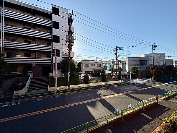 陽当たり・通風・開放感に恵まれた環境です。