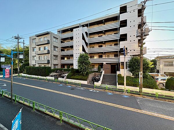 眺望や窓からの景色が良いと、家で過ごす時間も快適です。