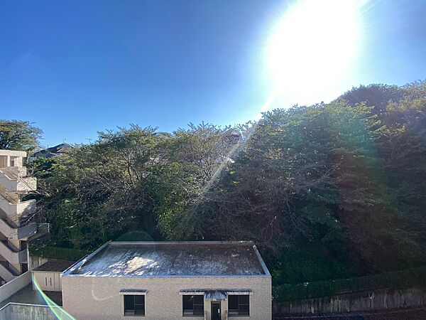 眺望や窓からの景色が良いと、家で過ごす時間も快適です。