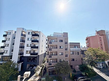 眺望や窓からの景色が良いと、家で過ごす時間も快適です。
