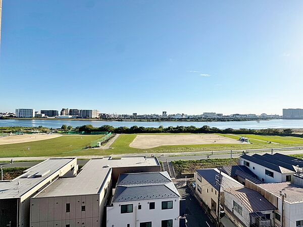 陽当たり・通風・開放感に恵まれた環境です。