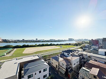 眺望や窓からの景色が良いと、家で過ごす時間も快適です。