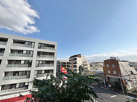 陽当たり・通風・開放感に恵まれた環境です。