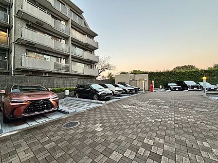 駐車スペースが嬉しいですね。※空き状況は都度ご確認下さい。