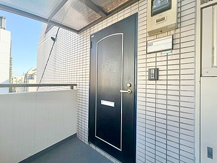 清潔感のある落ち着いた雰囲気の玄関です。