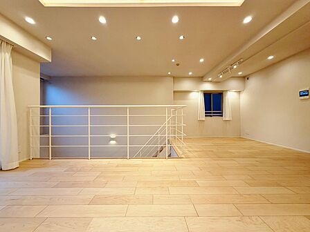 伸びやかな空間のなかで、ゆったりとしたひとときを過ごせます。