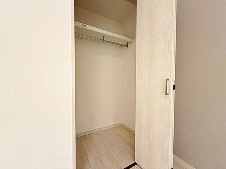 家電やスーツケース、ストック品など何でも片付く嬉しい空間です。