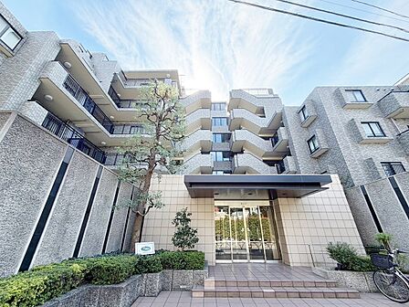 飽きのこないシンプルモダンな外観です。