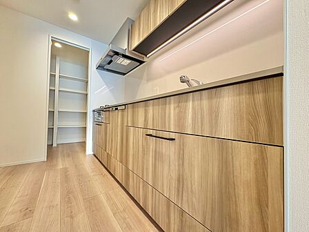使いやすくスタイリッシュなキッチン空間になっております。