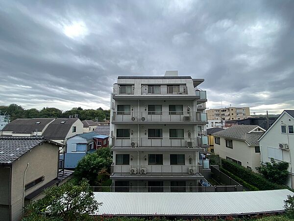 眺望や窓からの景色が良いと、家で過ごす時間も快適です。