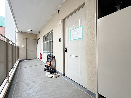 清潔感のある落ち着いた雰囲気の玄関です。