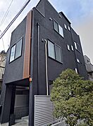 尾山台駅より徒歩4分 築7年9ヶ月 3階建の賃貸物件